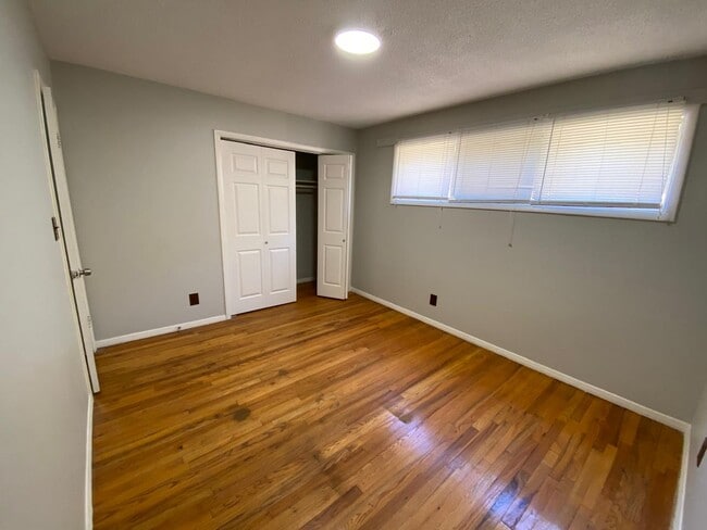 Building Photo - 521 Blendwood Dr