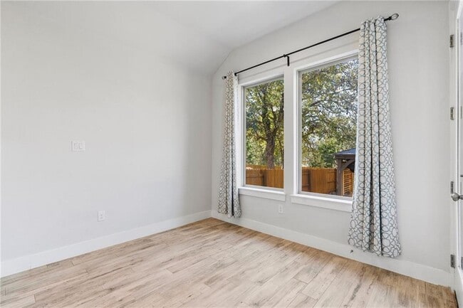 Building Photo - 941 Del Raphael Dr