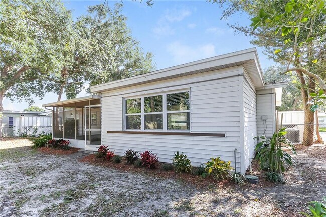 Building Photo - 7941 23rd Ave N