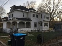 Building Photo - 7 Champlain Pl