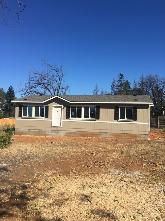 Building Photo - Paradise Location with end of road privacy...