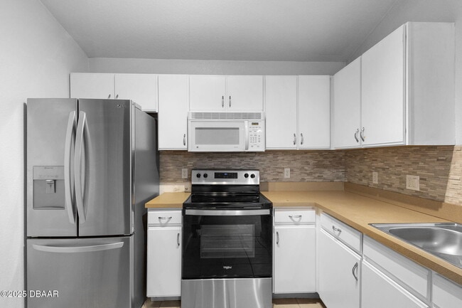 Building Photo - 940 Village Trail