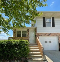 Building Photo - 2 Bedroom Townhome - Close to ISU Campus & Heartland