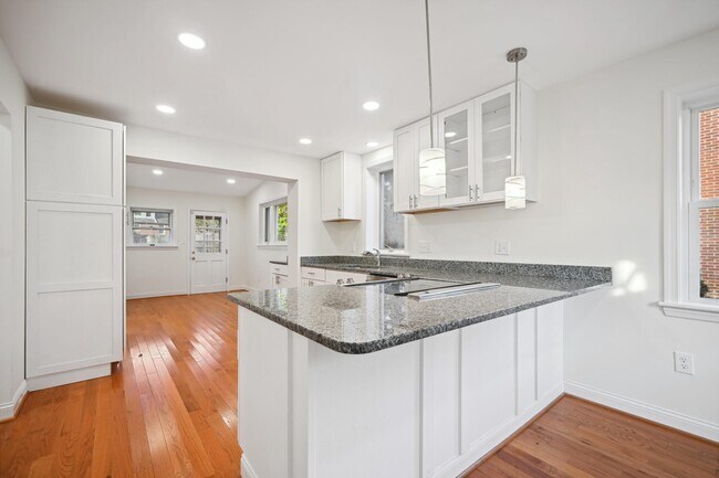 Building Photo - 2711 Elnora St