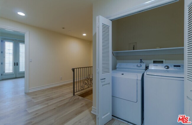 Building Photo - 132 Crescent Dr