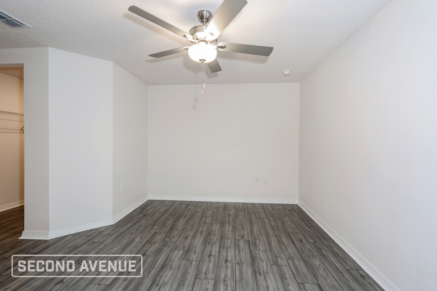 Building Photo - 3399 Lakeland Ave