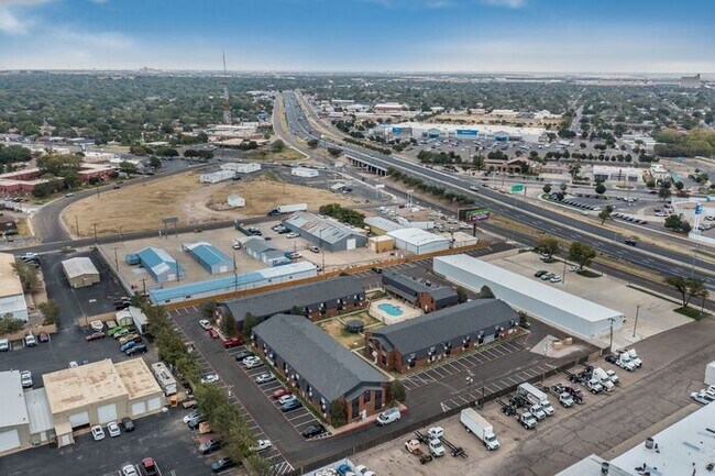 Building Photo - 4320 Canyon Dr