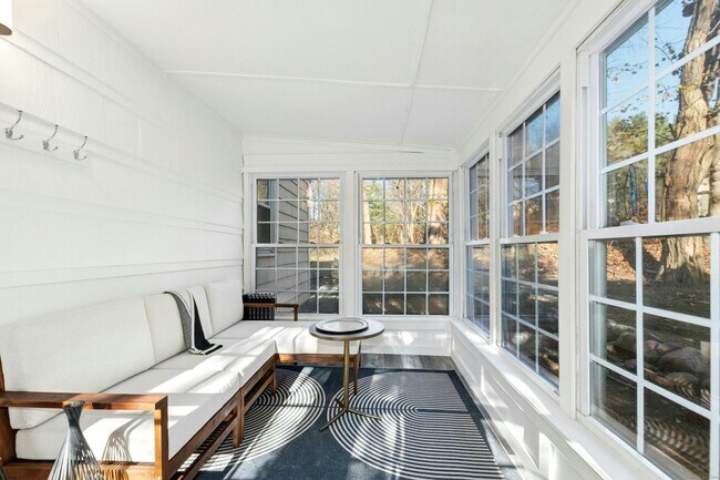 Building Photo - 2 Cross Hwy