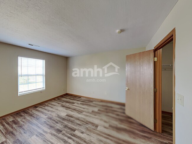 Building Photo - 439 Wellsleyglen Dr