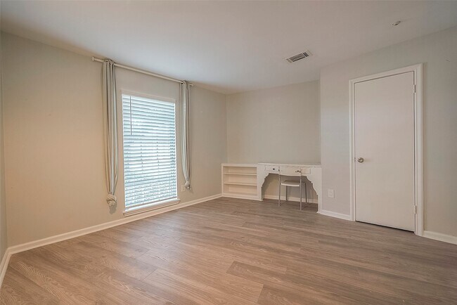 Building Photo - 7810 Locke Ln