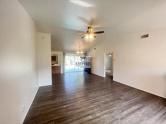 Building Photo - Cozy Cape Coral Pool Home – 3 Beds, 2 Bath...