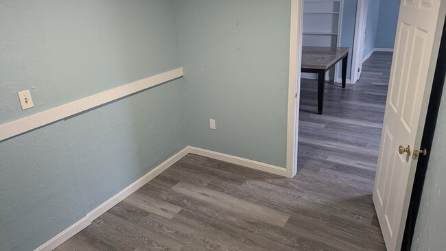 Building Photo - 716 Main St