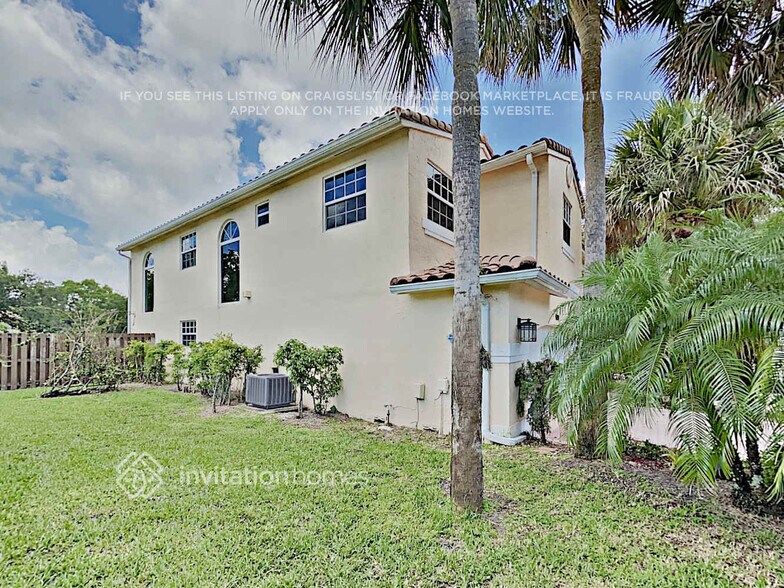Building Photo - 9820 Fairway Cove Ln