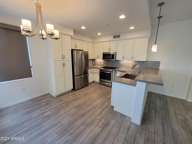 Building Photo - 17850 N 68th St