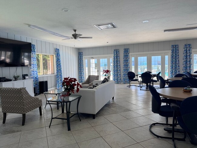 Building Photo - RESORT-STYLE 55+ LIVING — 1 BED / 1 BATH WITH PRIVATE LANAI & GOLF COURSE VIEWS! ? 1 MONTH FREE ?