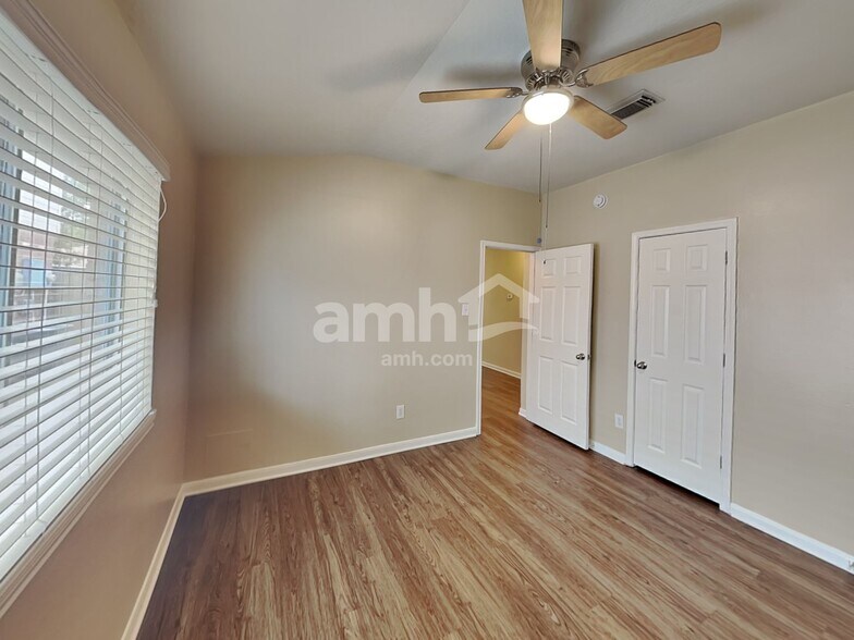 Building Photo - 23511 Hidden Maple Dr