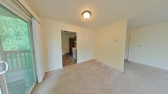 Building Photo - 2Bed 1Bath with Carport! Walk to MSU