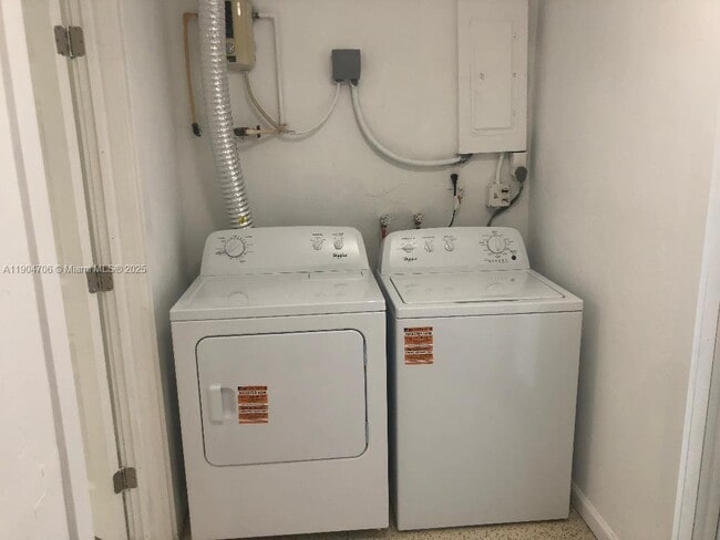 Building Photo - 2650 SW 96th Ave