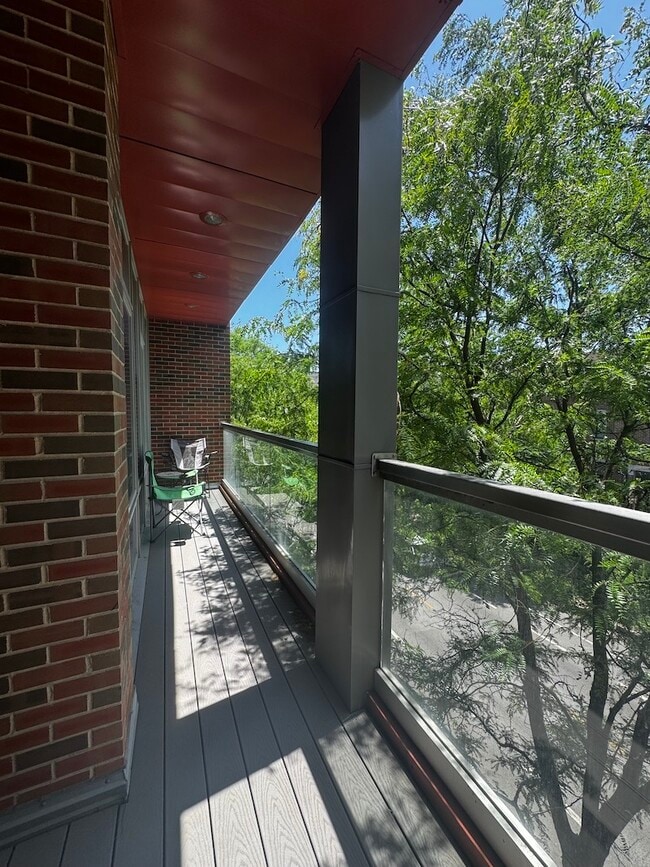Building Photo - 1722 W Belmont Ave