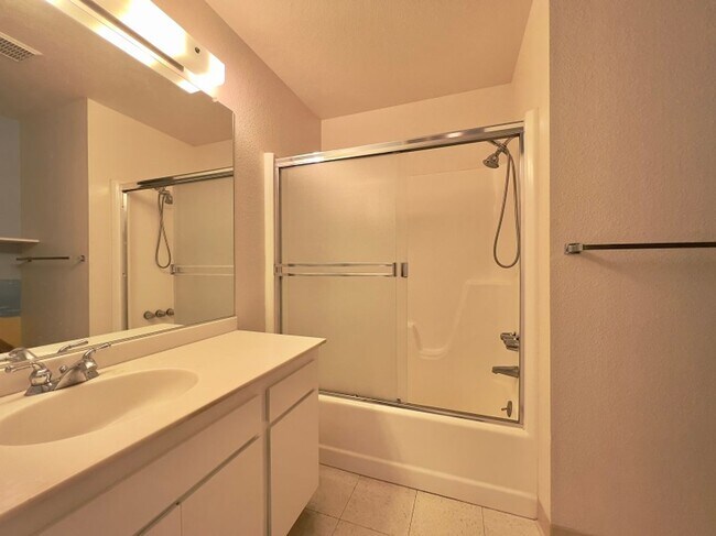 Building Photo - Spacious Three Bedroom Calistoga Home