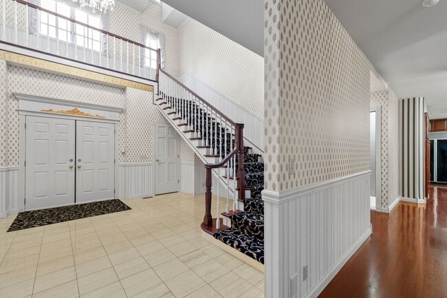 Building Photo - "Experience Luxury Living: Expansive 4-Bedroom Retreat Estate with Scenic Views and Elegant Finis...