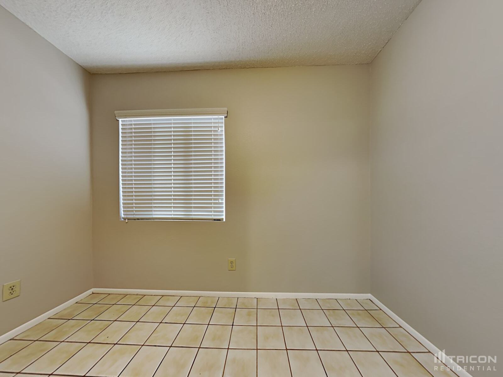 Building Photo - 8838 W Cinnabar Ave