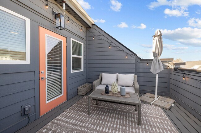 Building Photo - 644 W End Dr