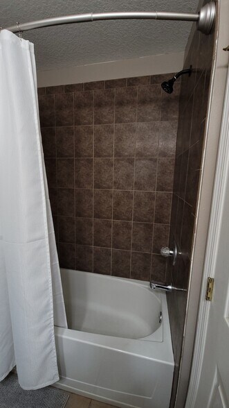 Primary bathroom has a large garden tub and shower! - 4408 Tuscan Loon Dr