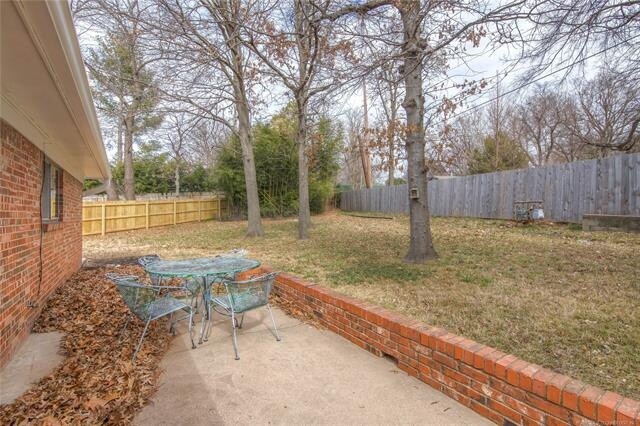 Building Photo - 2531 E Skelly Dr