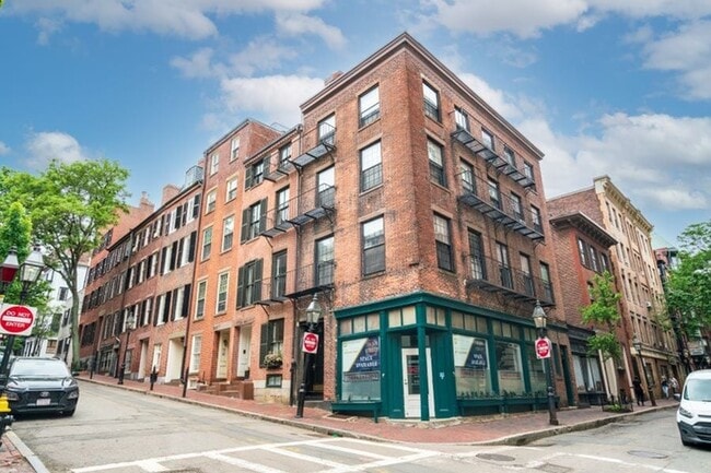 Building Photo - 24 Joy St