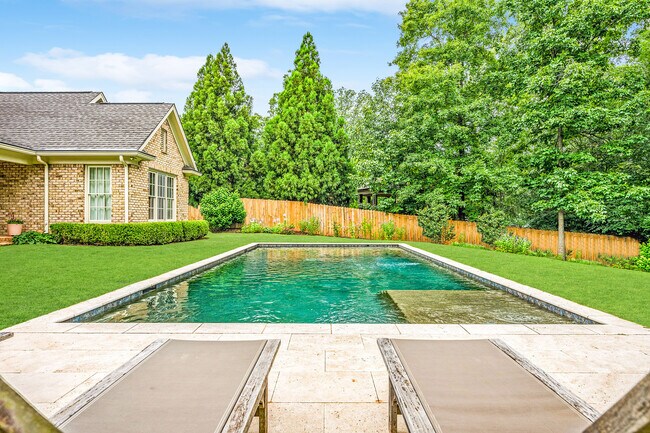 Building Photo - 1280 Becket Dr NE