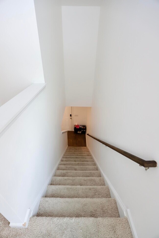 Building Photo - 2037 Elmridge Rd