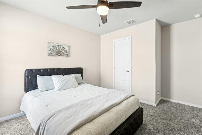 Building Photo - 2929 Greenbriar Rd