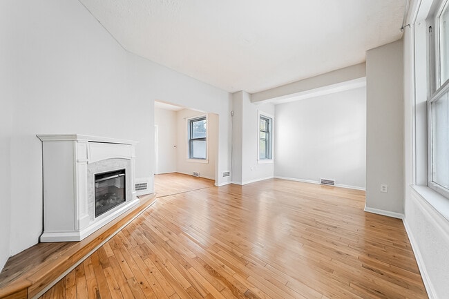 Building Photo - 1453 W 101st St