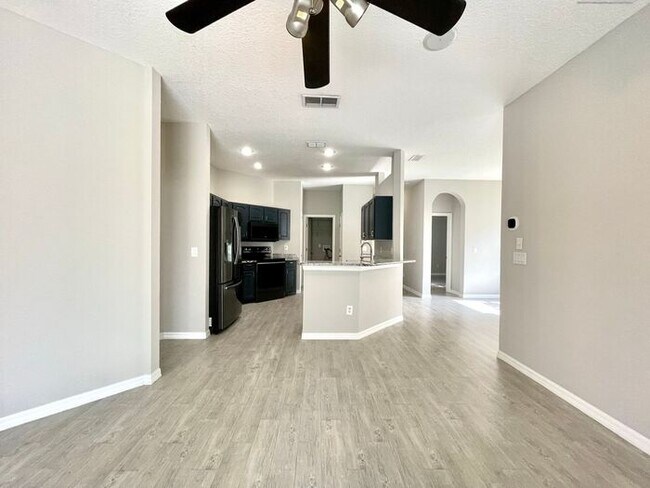 Building Photo - Gorgeous 3/2 Pool Home in Apopka's Parkside at Errol Estate!
