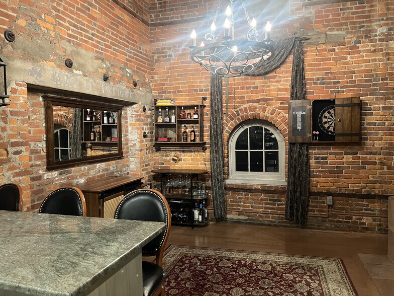 Building Photo - 51 W Blenkner St