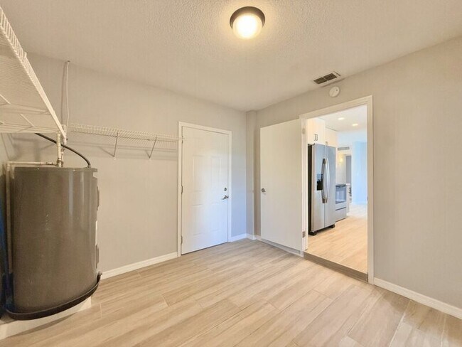 Building Photo - 8718 Thornwood Ln