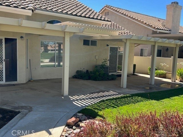 Building Photo - 1303 Fairway Oaks Ave