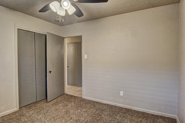 Building Photo - 1030 Monette Dr