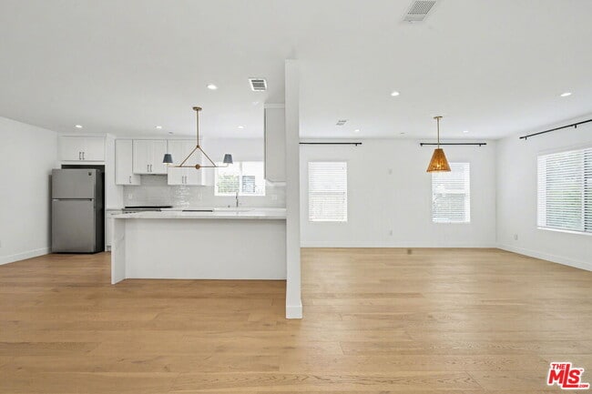 Building Photo - 7832 Croydon Ave