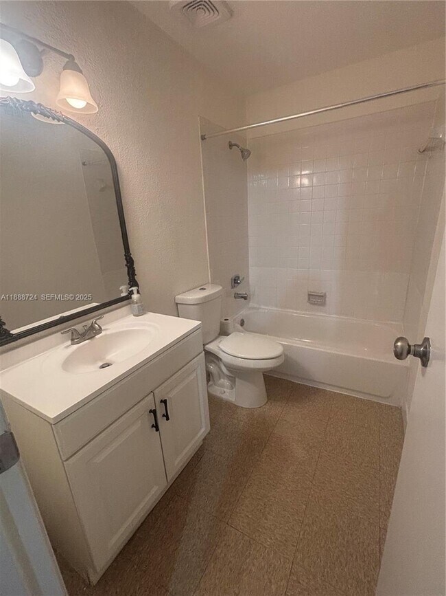 Building Photo - 875 Riverside Dr