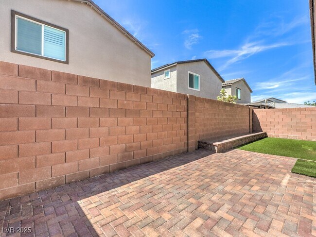 Building Photo - 6077 Castle Gardens Ave