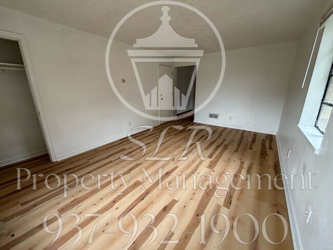 Building Photo - 212 E Bruce Ave