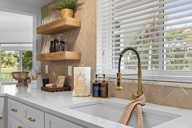 Building Photo - 460 Magellan Dr