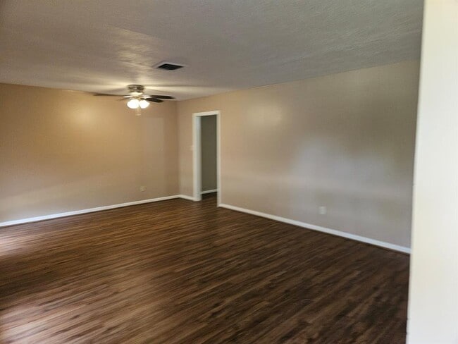 Building Photo - 2100 Colby Dr