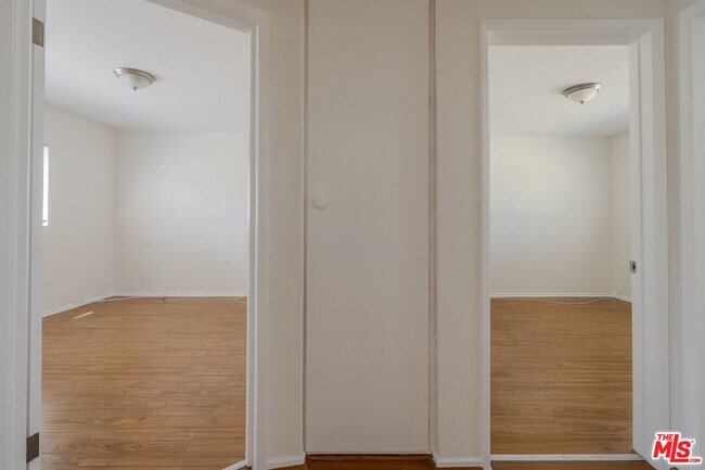 Building Photo - 2210 S Sycamore Ave