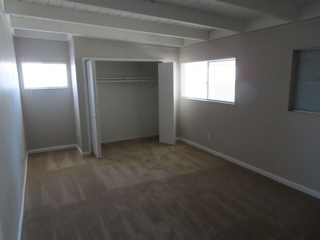 Building Photo - Three Bedroom House with Huge Bonus Room