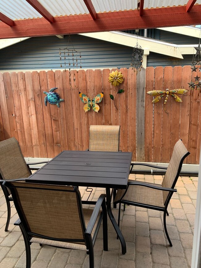 Building Photo - FURNISHED 2+ 2 Cottage - Downtown Ventura