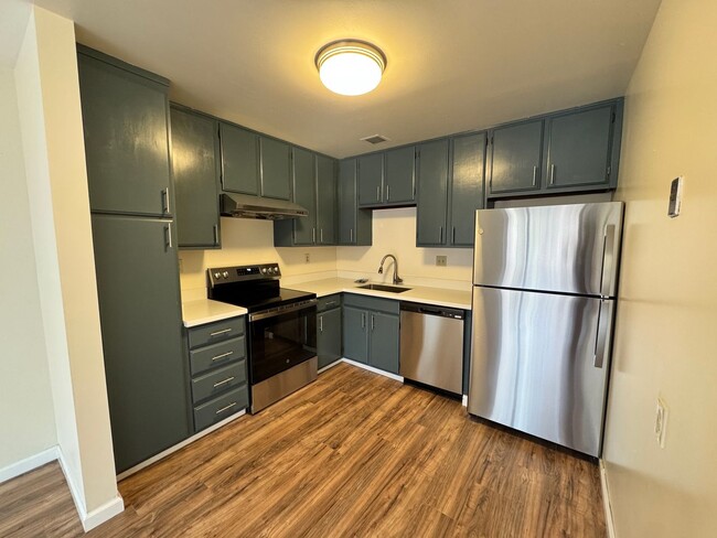 Building Photo - One Bedroom in Duboce Triangle Available N...