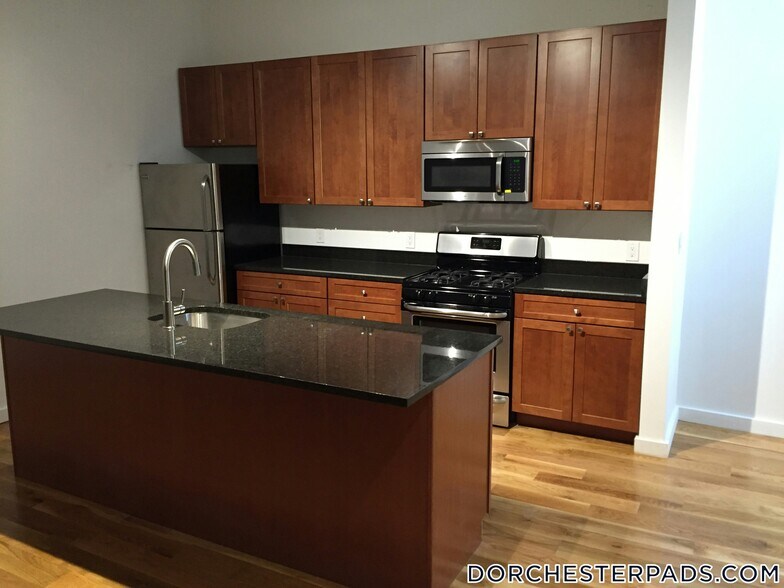 Building Photo - 600 Columbia Rd